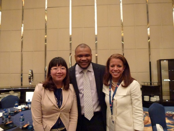 港豐集團創(chuàng)辦人 魏曉嶸Wendy Wei在2012中國離岸金融峰會上做現(xiàn)場主題演講