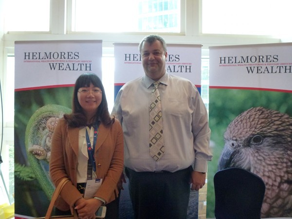 港豐集團創(chuàng)辦人 魏曉嶸Wendy Wei在2012中國離岸金融峰會上做現(xiàn)場主題演講